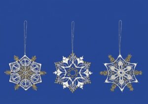 plauener spitze 3er set weihnachtsanhänger schneesterne ecru/gold