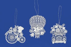 plauener spitze anhänger 3er set fahrzeuge mit blumen