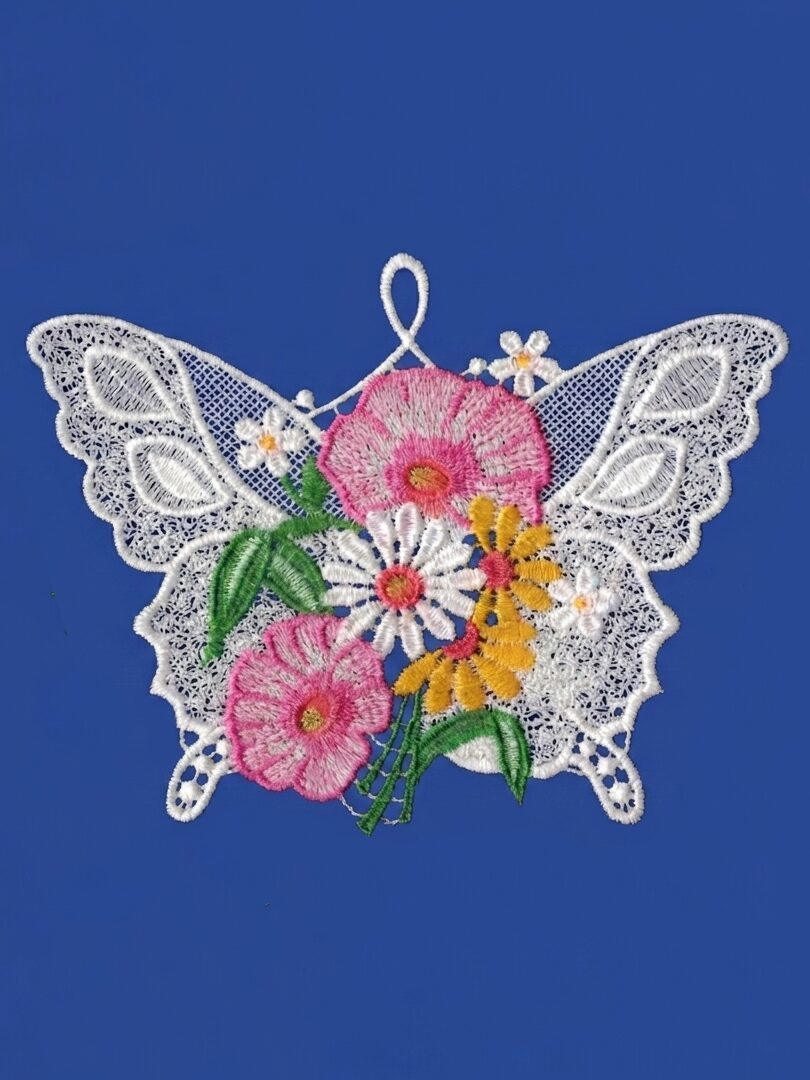 plauener spitze fensterbild schmetterling mit blütenzweig